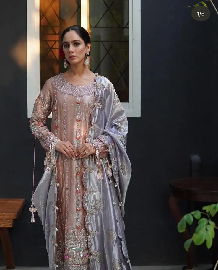 Gulaabi Noor